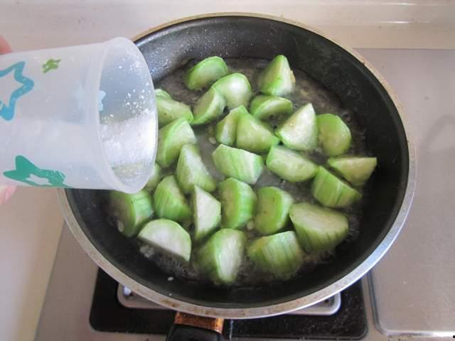 吃中药忌小瓜吗,小瓜在其中的地位解析